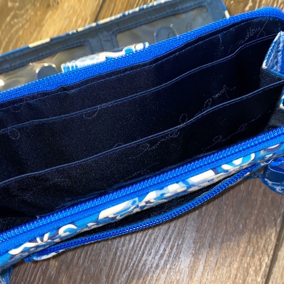 Vera Bradley Lot (includes two bags, one wallet) - Picture 6 of 12